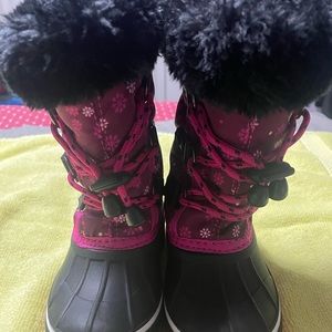 Toddler girl snow boots never worn no tags